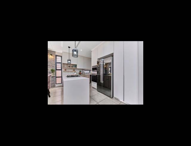 3 BEDROOM TOWNHOUSE FOR SALE IN BARBEQUE DOWNS